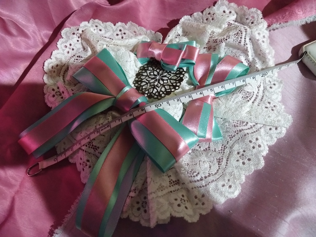 ダブルリボンのハートヘッドドレス。