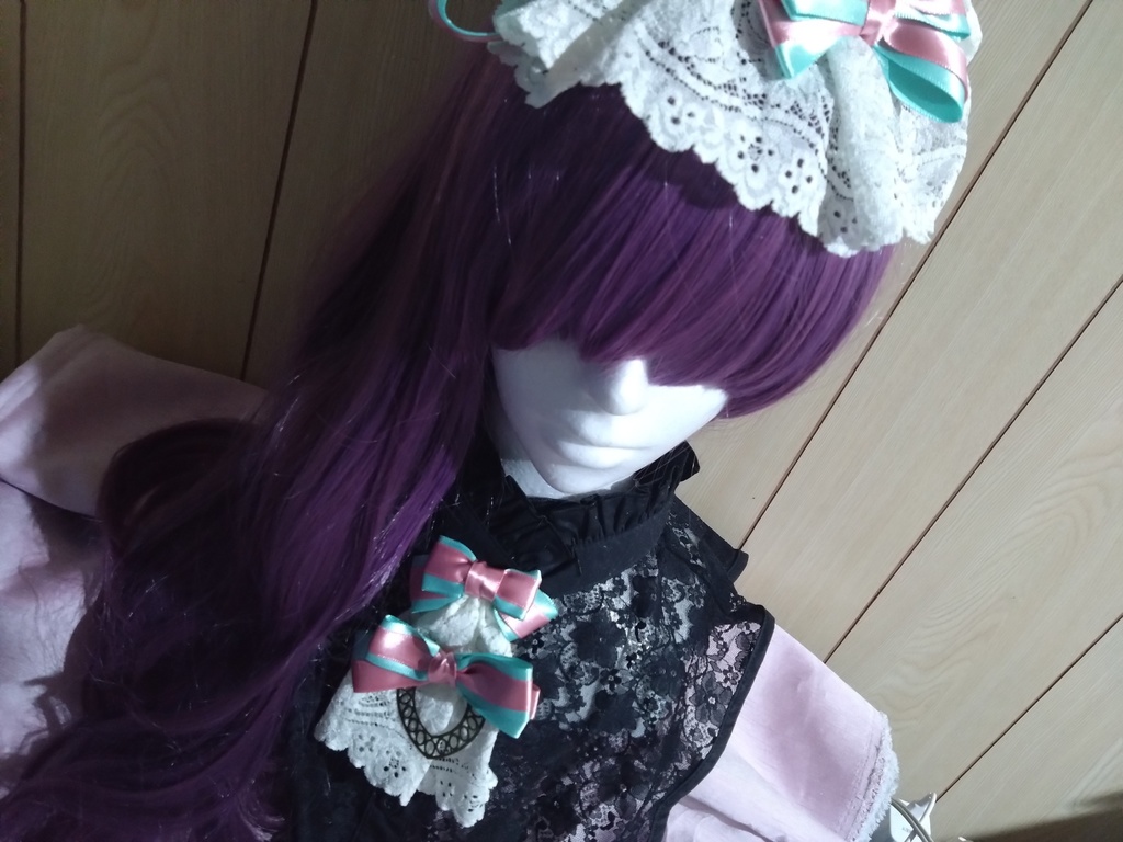 ダブルリボンのハートヘッドドレス。