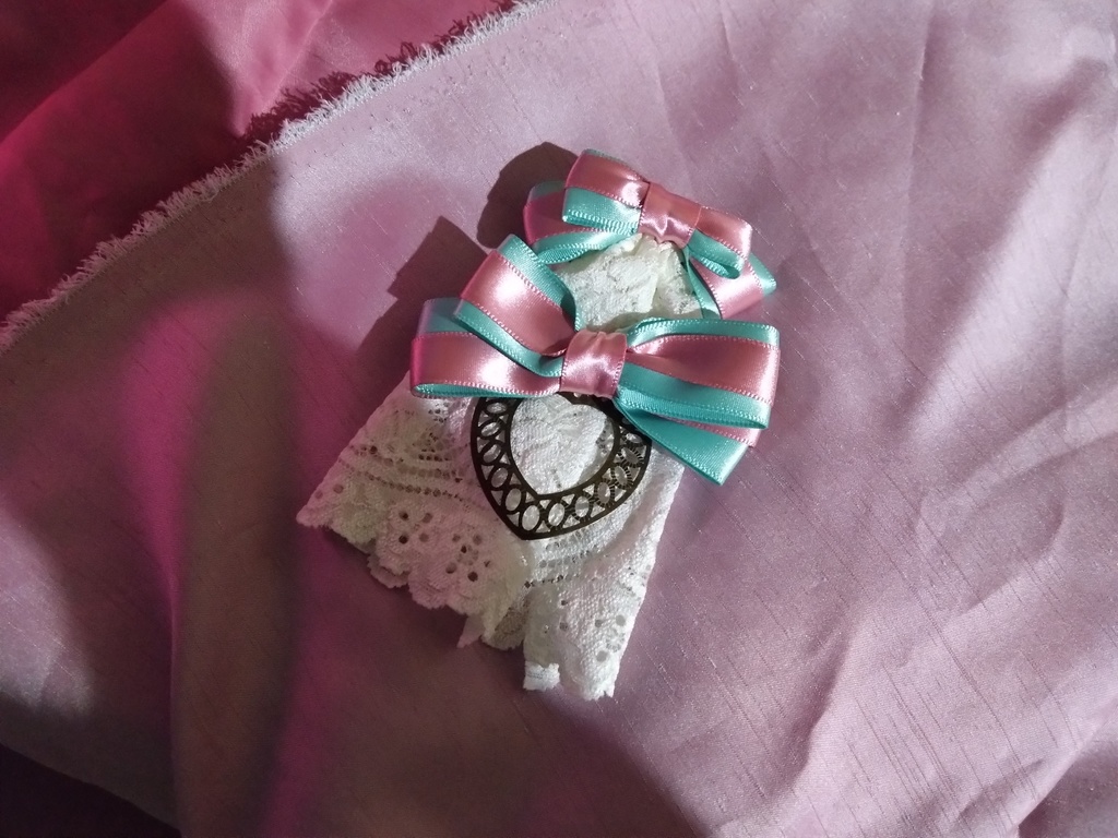 ダブルリボンのミニジャボタイ。