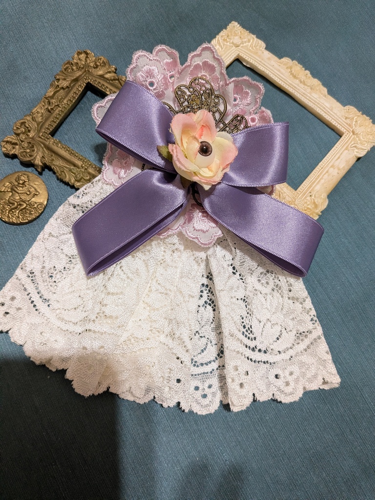 パステル眼球薔薇ミニジャボタイコサージュ。