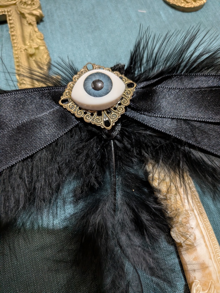 黒翼天使ブローチ。