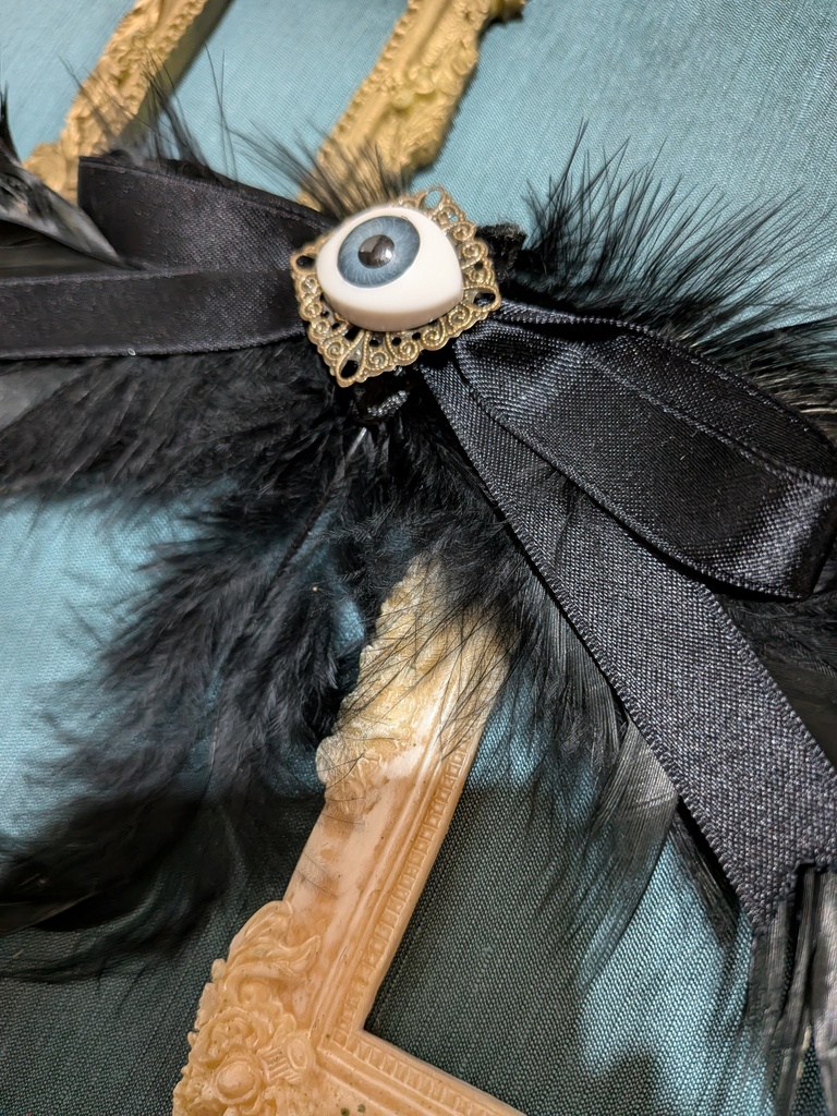 黒翼天使ブローチ。