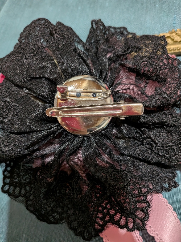 難あり。眼球薔薇ラッピングコサージュ。