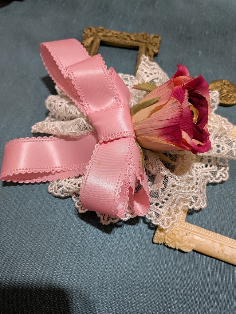 難あり。眼球薔薇ラッピングコサージュ。
