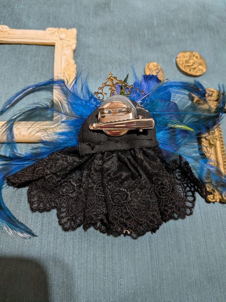 難あり。青い羽根青薔薇コサージュ。