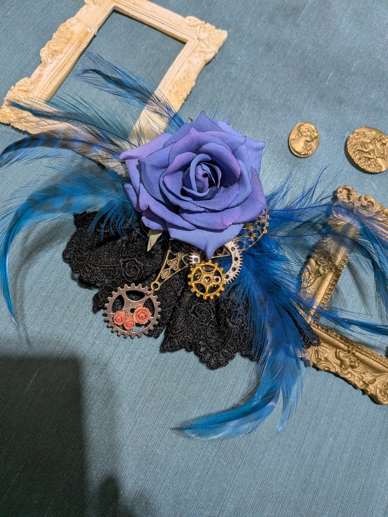 難あり。青い羽根青薔薇コサージュ。
