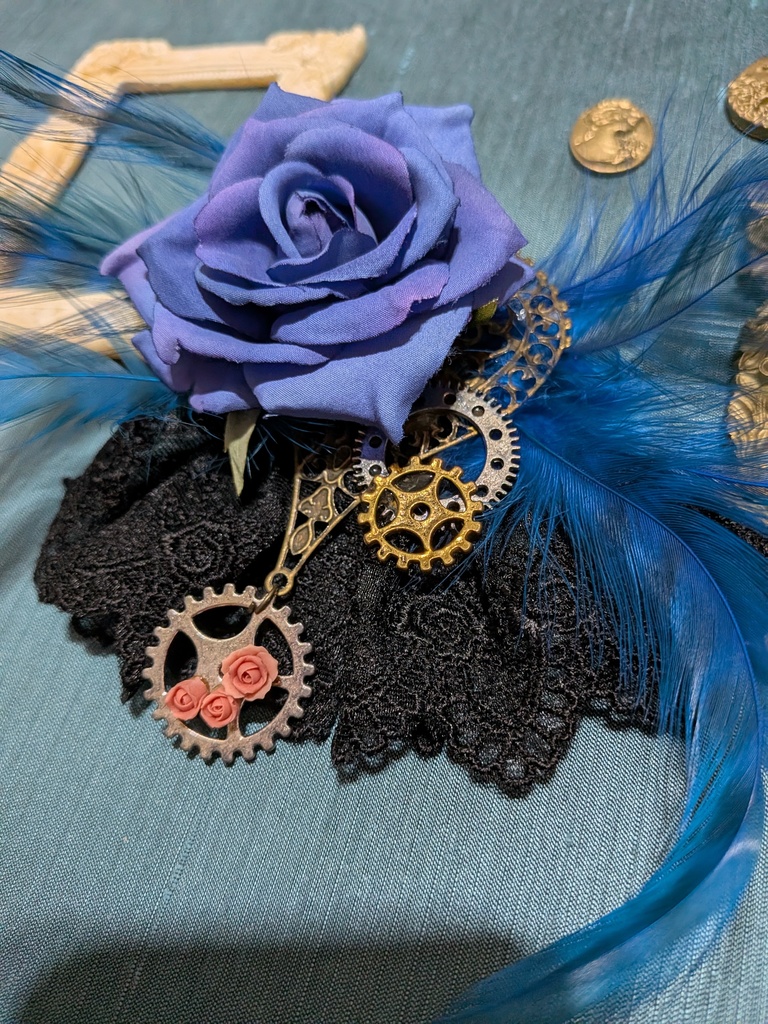 難あり。青い羽根青薔薇コサージュ。