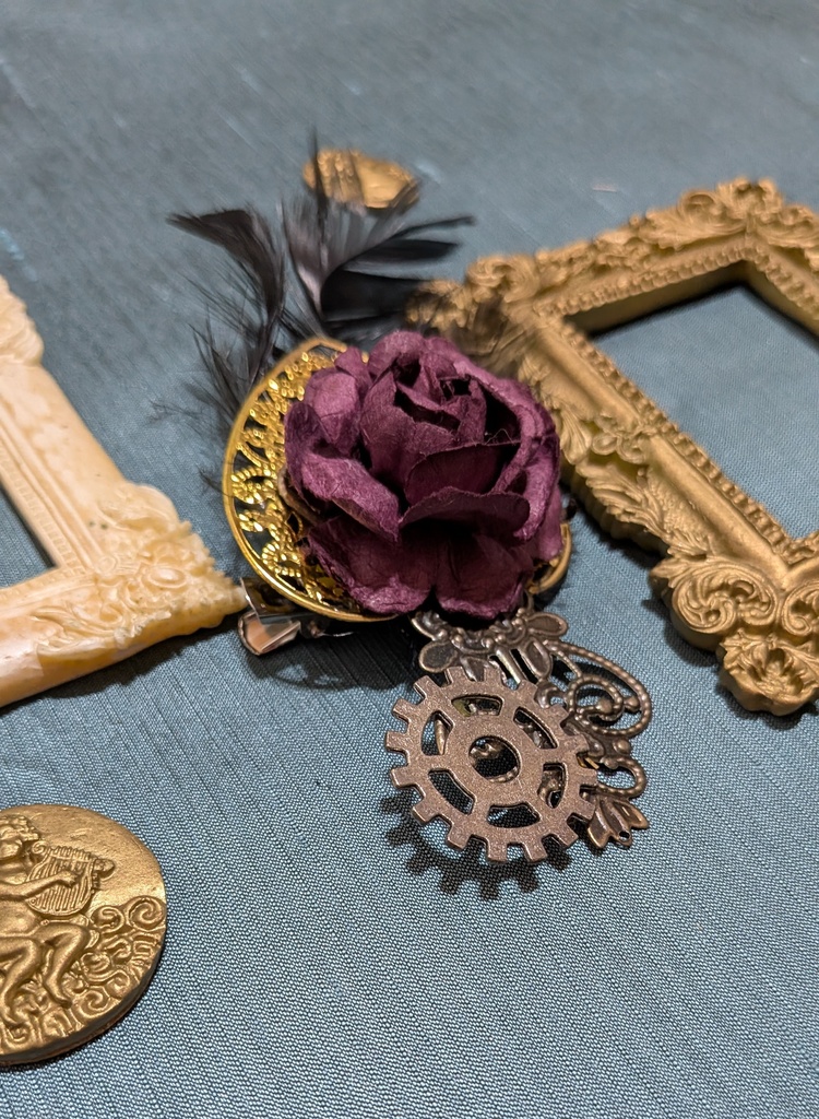 難あり。歯車ブローチ。