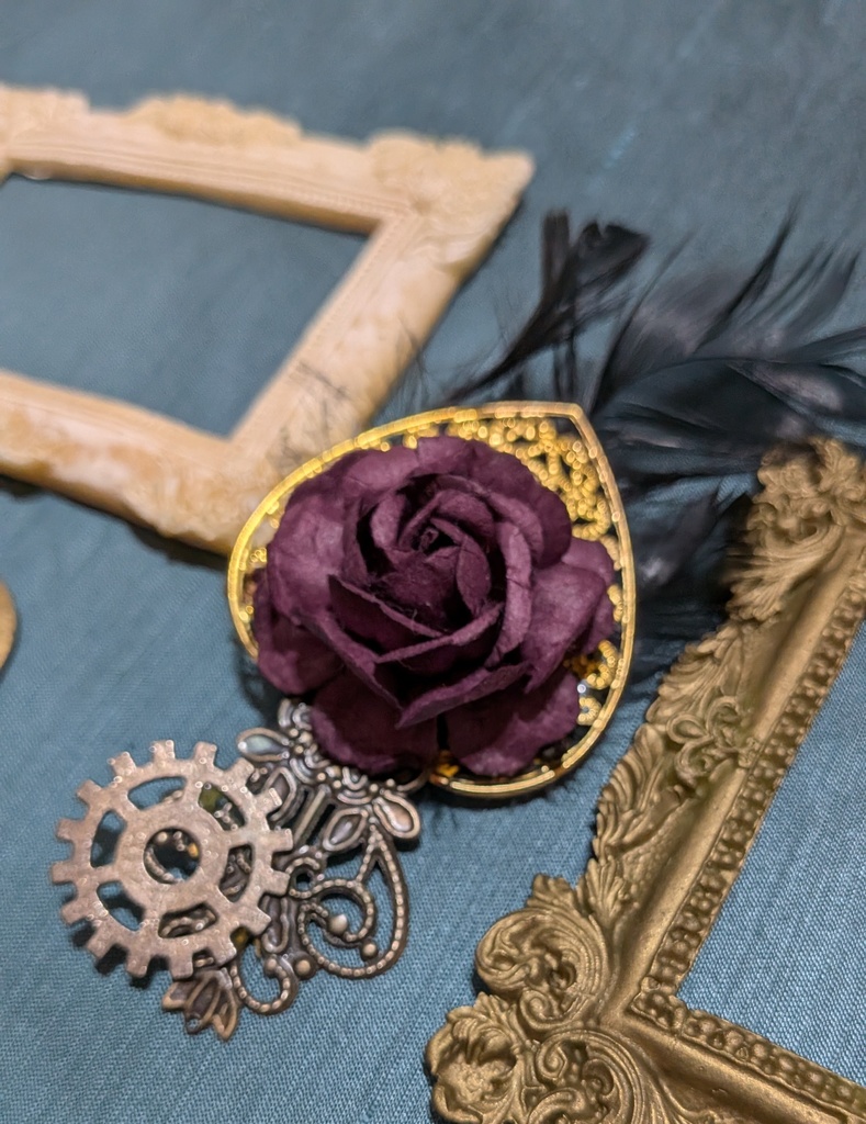 難あり。歯車ブローチ。