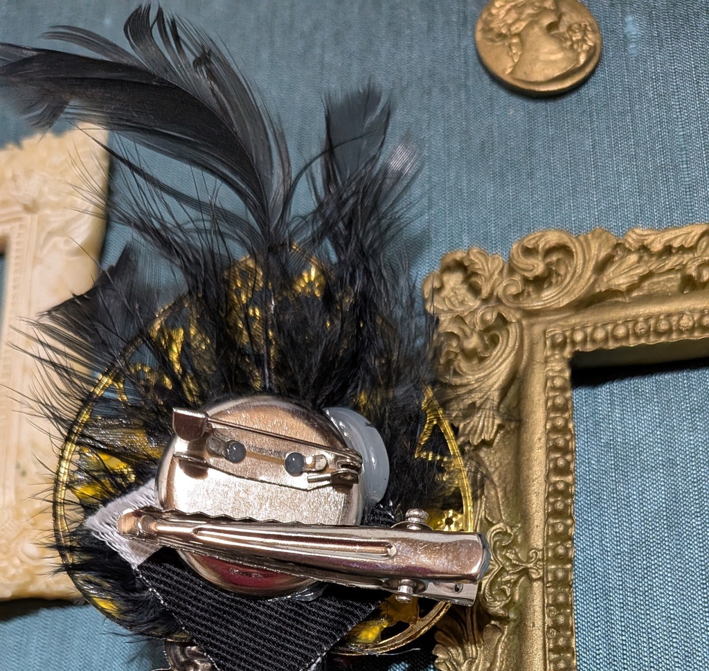 難あり。歯車ブローチ。