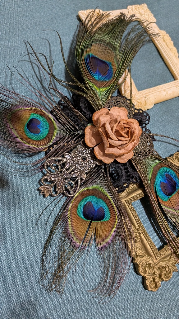 孔雀蝶コサージュ。