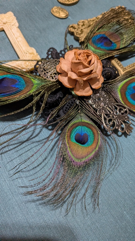 孔雀蝶コサージュ。