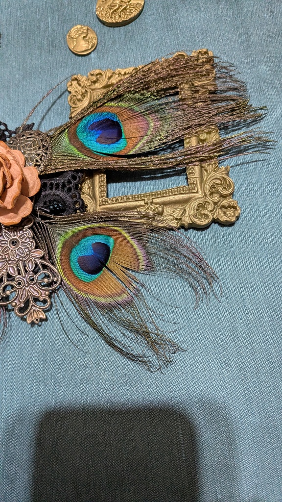 孔雀蝶コサージュ。
