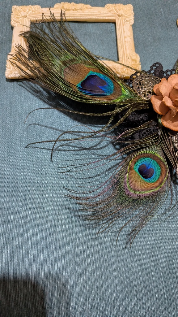 孔雀蝶コサージュ。