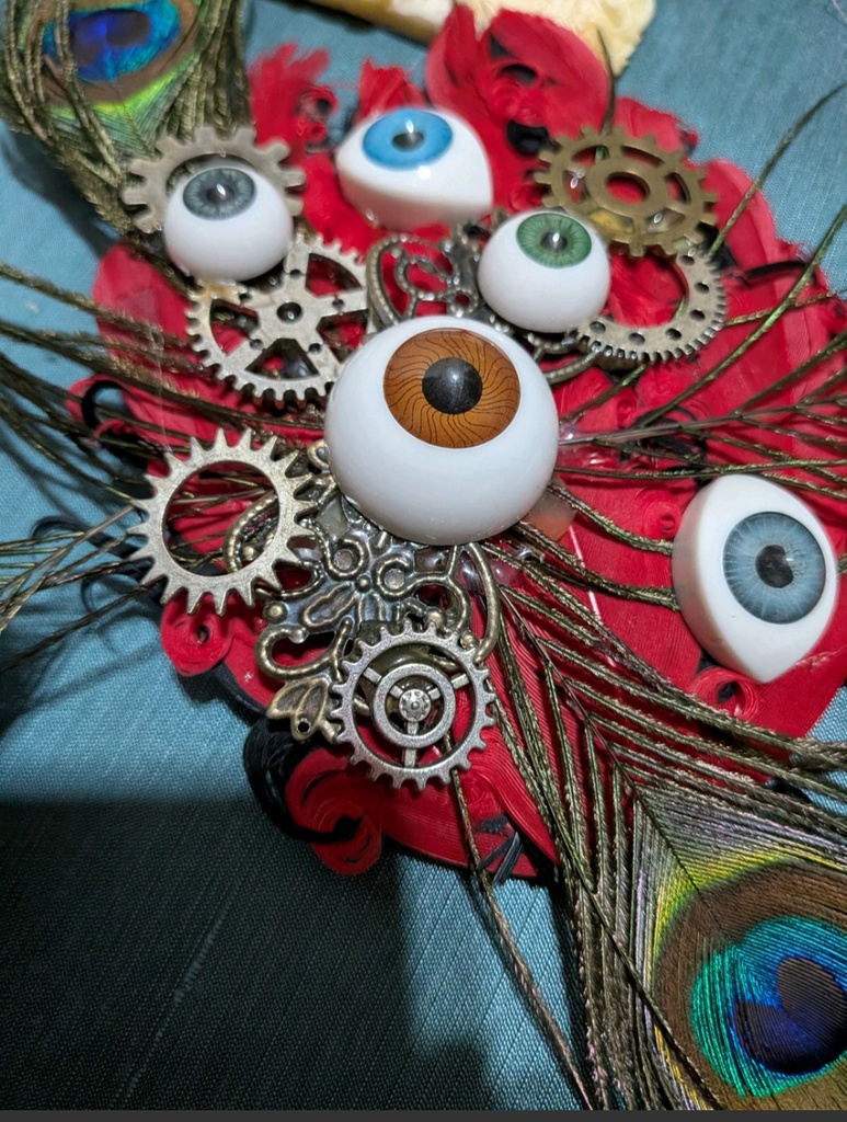 難あり。たくさんの目が見てるコサージュ。