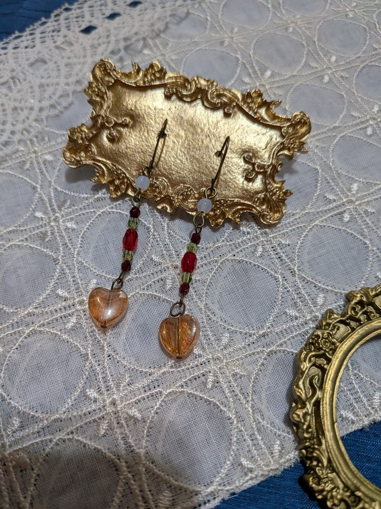 ガラスのハートピアス。