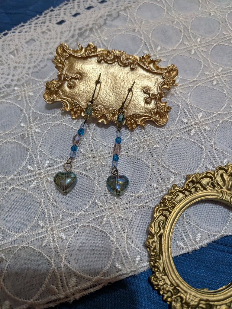ガラスのハートピアス。