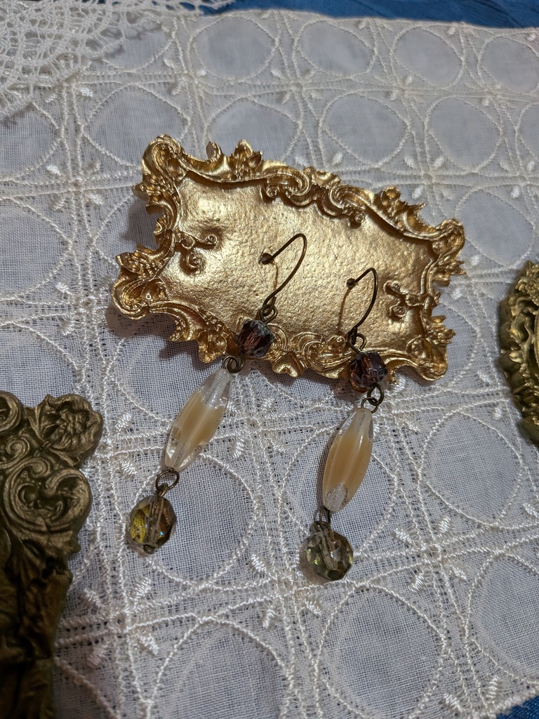 シックなチェコビーズピアス。