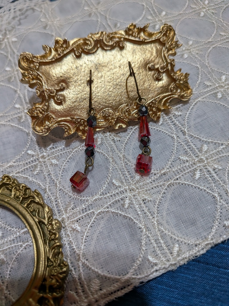 ルージュノワールピアス。