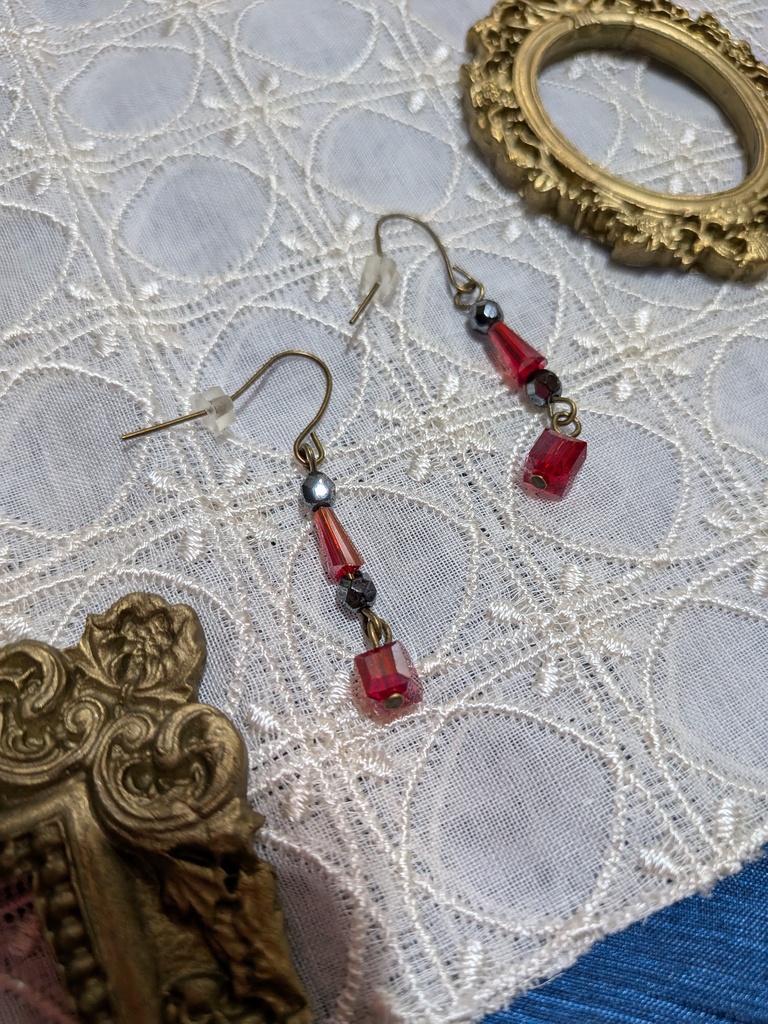 ルージュノワールピアス。