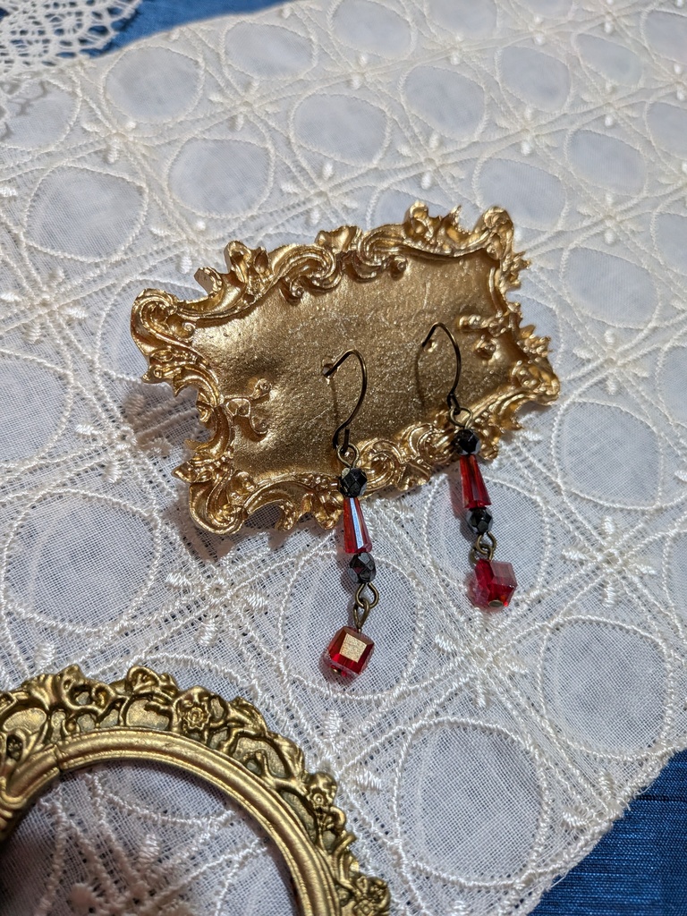 ルージュノワールピアス。