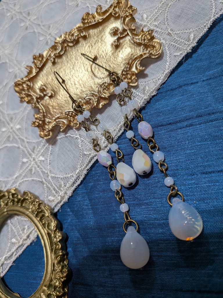 滴るミルクピアス。
