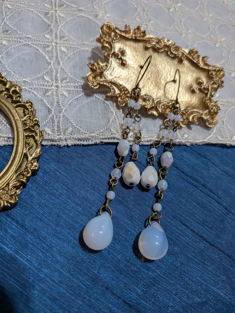 滴るミルクピアス。