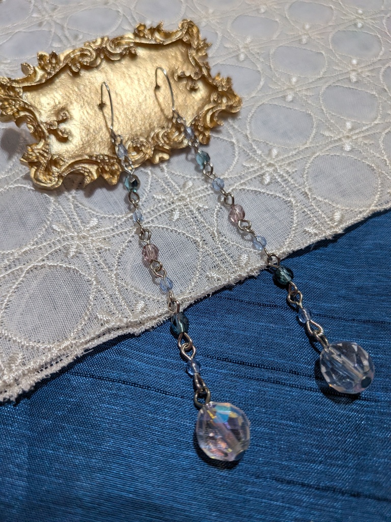 チェコビーズロングピアス。
