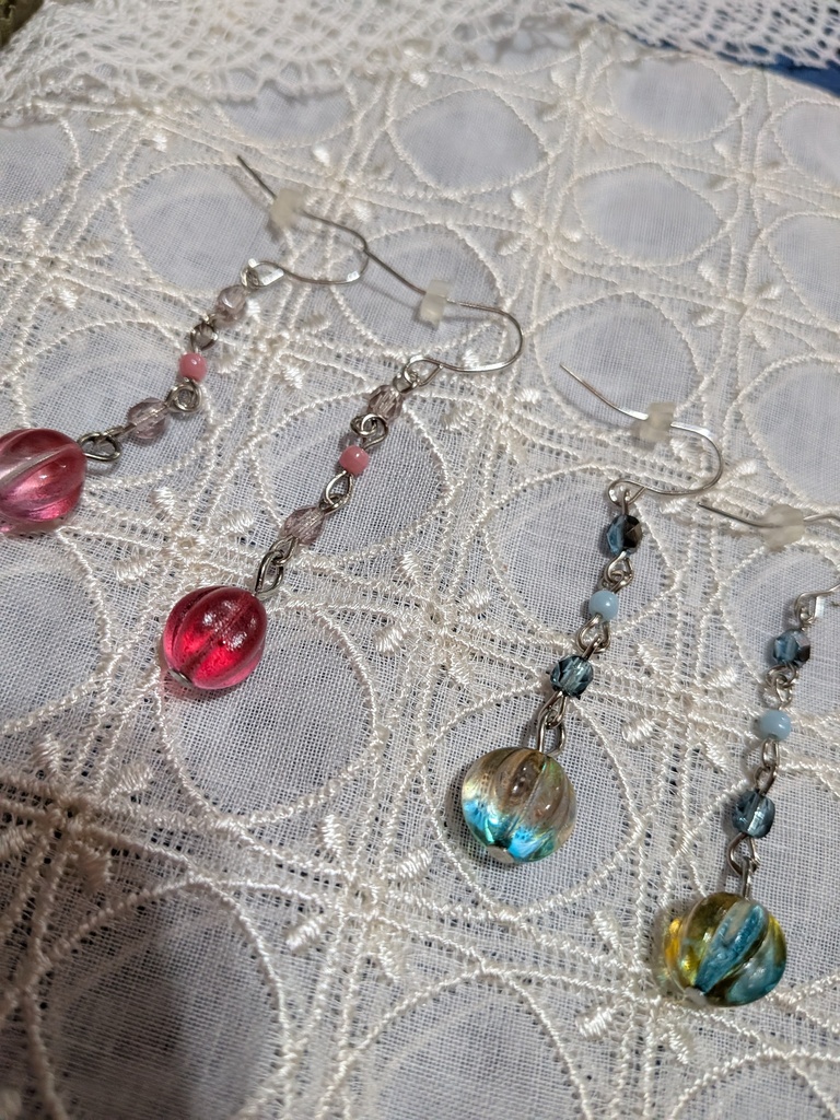 チェコメロンビーズピアス。