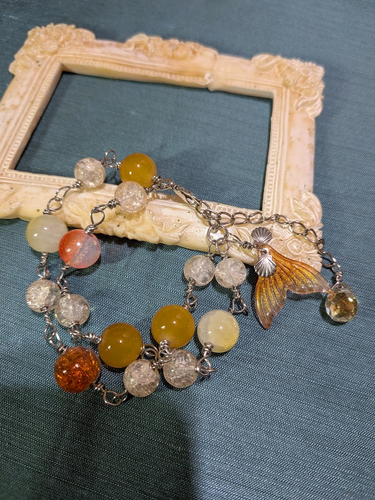 夕日色の人魚の尾びれのブレスレット。