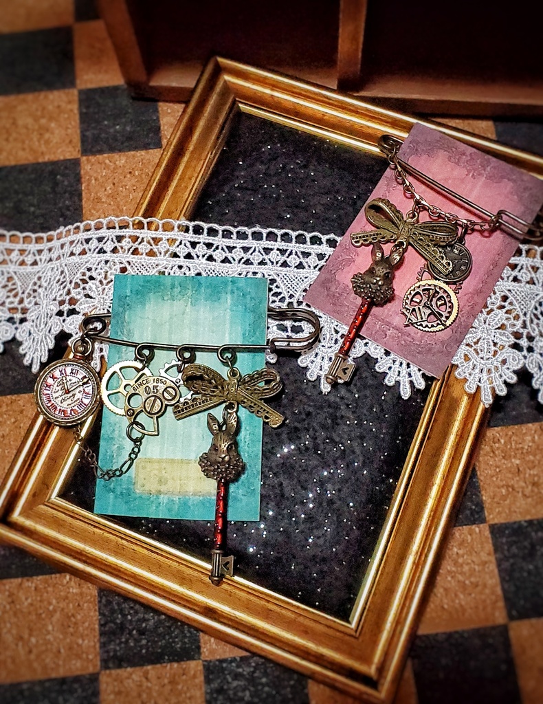 【全2種】時計ウサギの忘れ物シリーズ(兎鍵のストールピンブローチ)