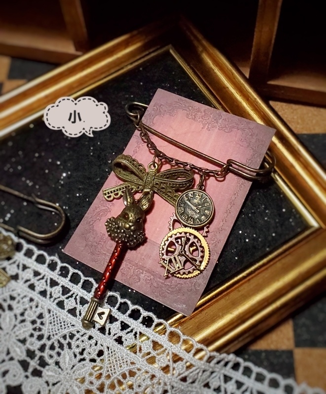 【全2種】時計ウサギの忘れ物シリーズ(兎鍵のストールピンブローチ)