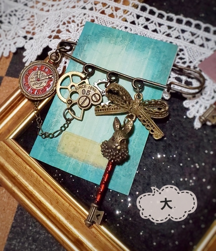 【全2種】時計ウサギの忘れ物シリーズ(兎鍵のストールピンブローチ)