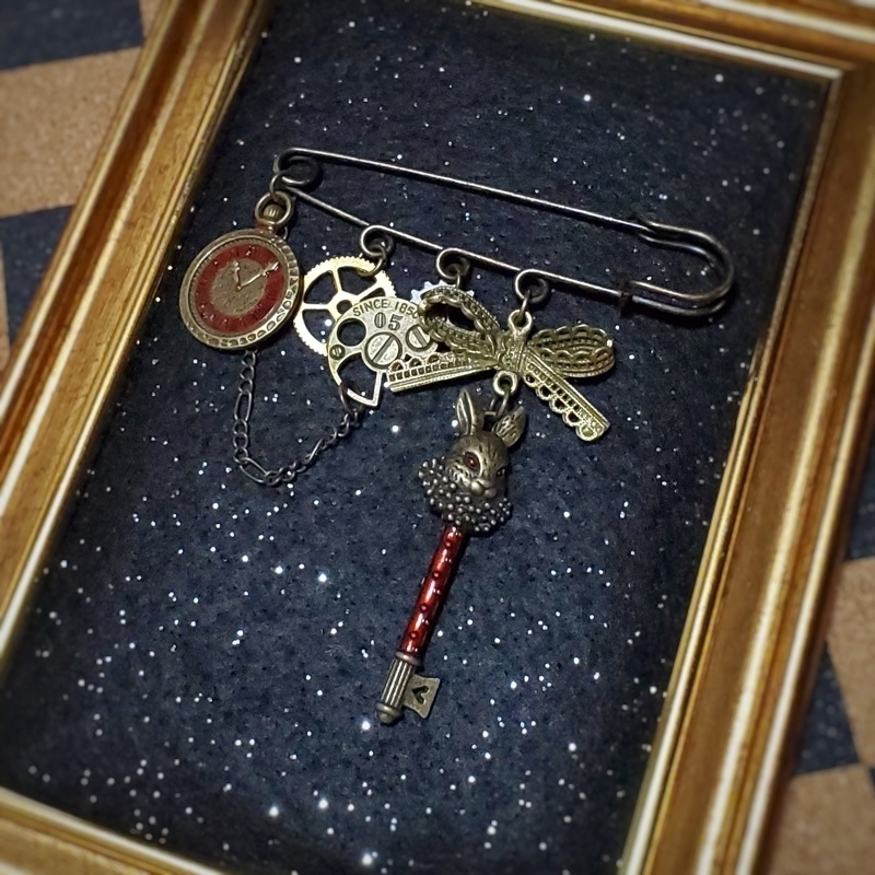 【全2種】時計ウサギの忘れ物シリーズ(兎鍵のストールピンブローチ)