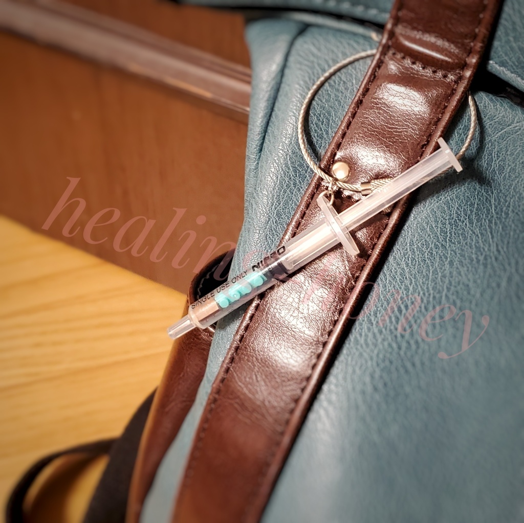 固形型感情保管用注射筒【全6色】注射器×ブロックの感情キーリング