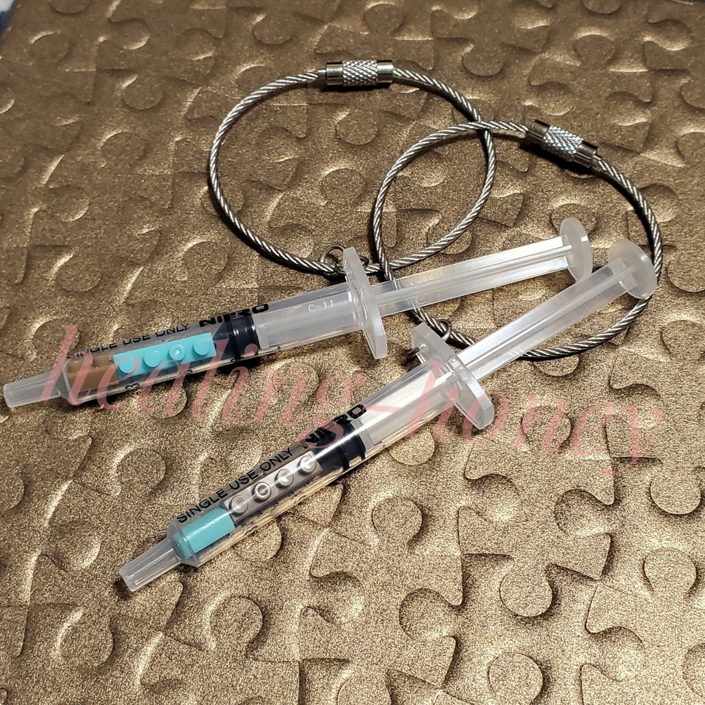 固形型感情保管用注射筒【全6色】注射器×ブロックの感情キーリング