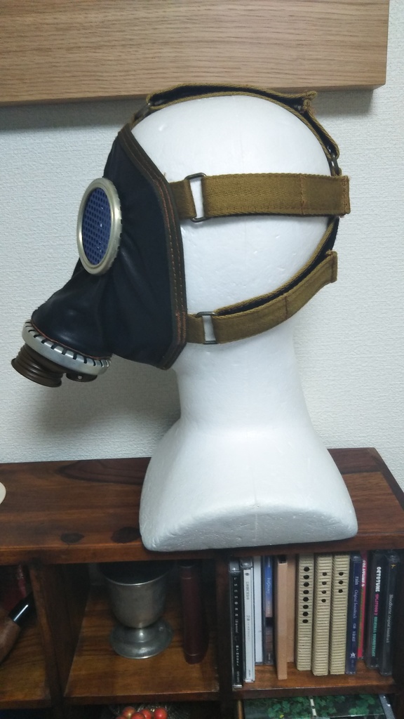 手縫いの黒革蒼眼レザーガスマスク(S~Mサイズ)