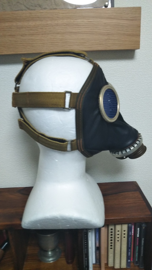 手縫いの黒革蒼眼レザーガスマスク(S~Mサイズ)