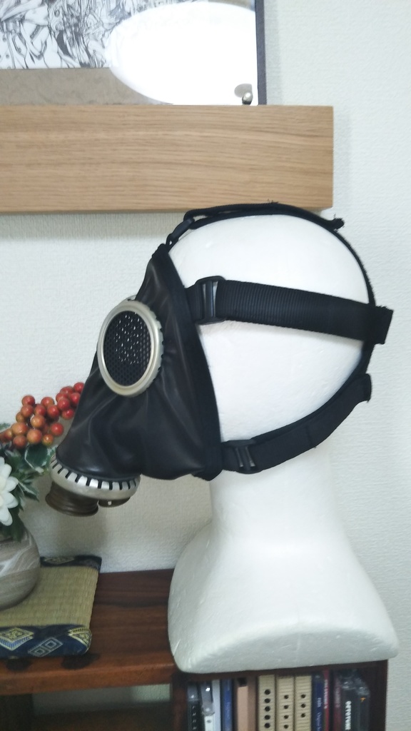 手縫いの漆黒レザーガスマスク(M~L)