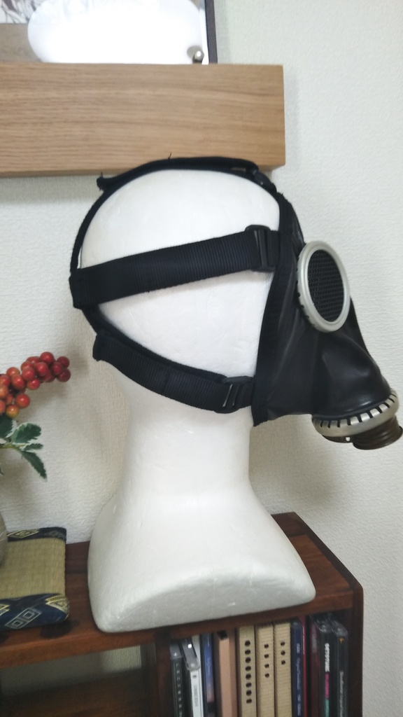 手縫いの漆黒レザーガスマスク(M~L)