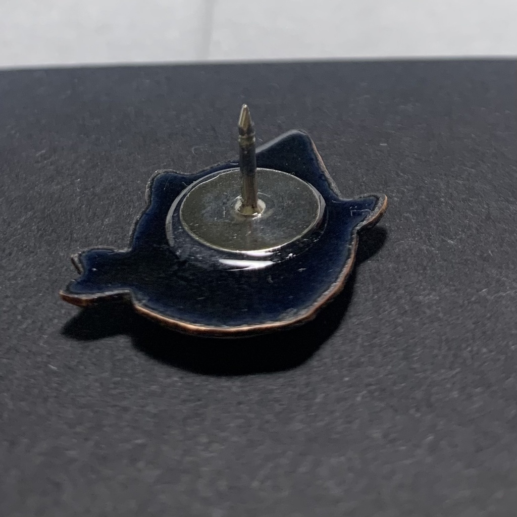 【受注生産】バシュリクをかぶる黒猫 ピンブローチ