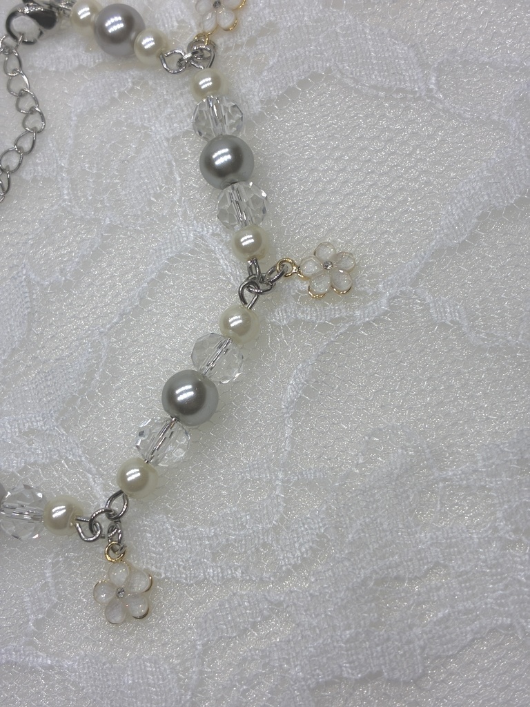 お花チャーム付きパールブレスレット