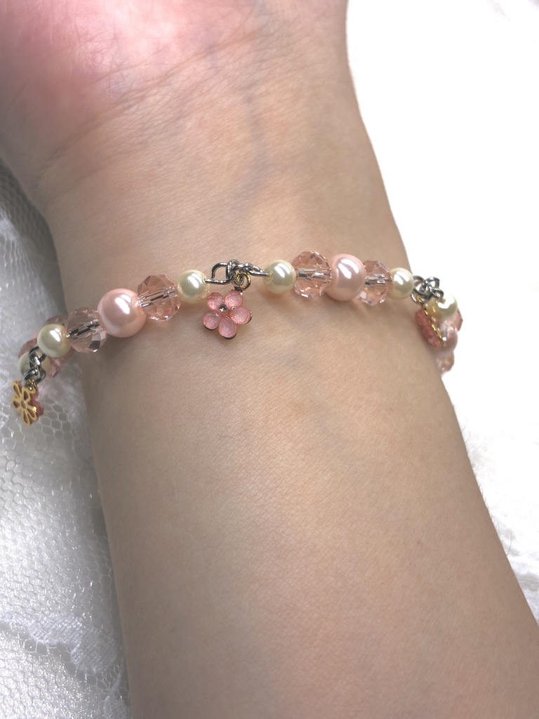 お花チャーム付きパールブレスレット