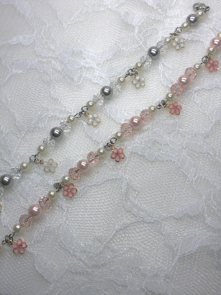 お花チャーム付きパールブレスレット