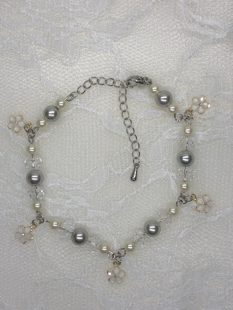 お花チャーム付きパールブレスレット