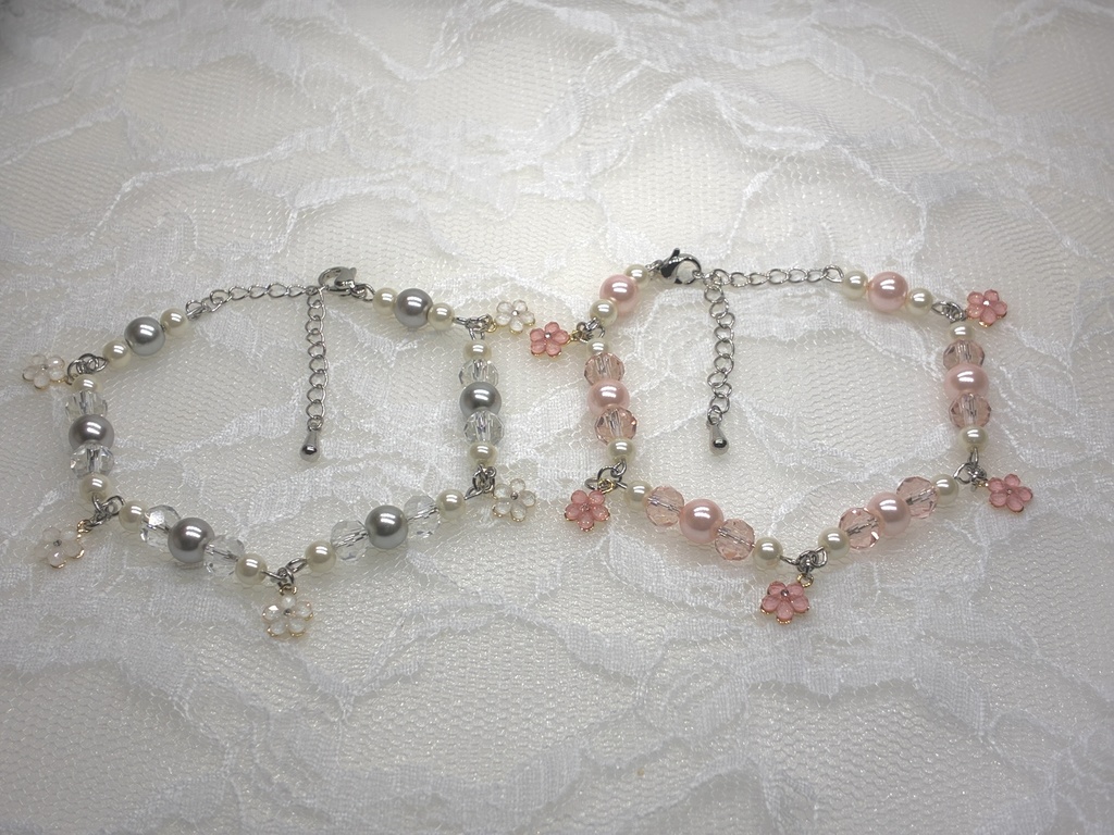 お花チャーム付きパールブレスレット