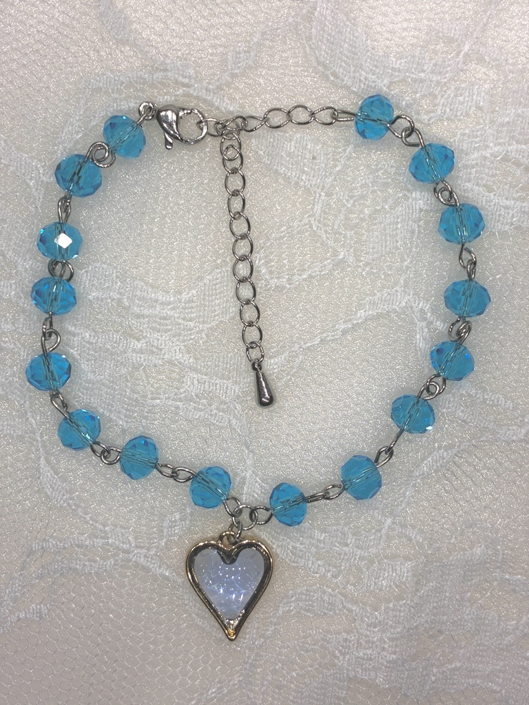 透明感あるハートとガラスビーズのブレスレット