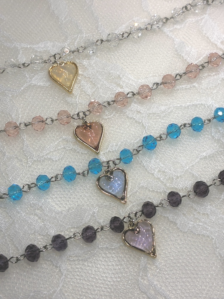 透明感あるハートとガラスビーズのブレスレット