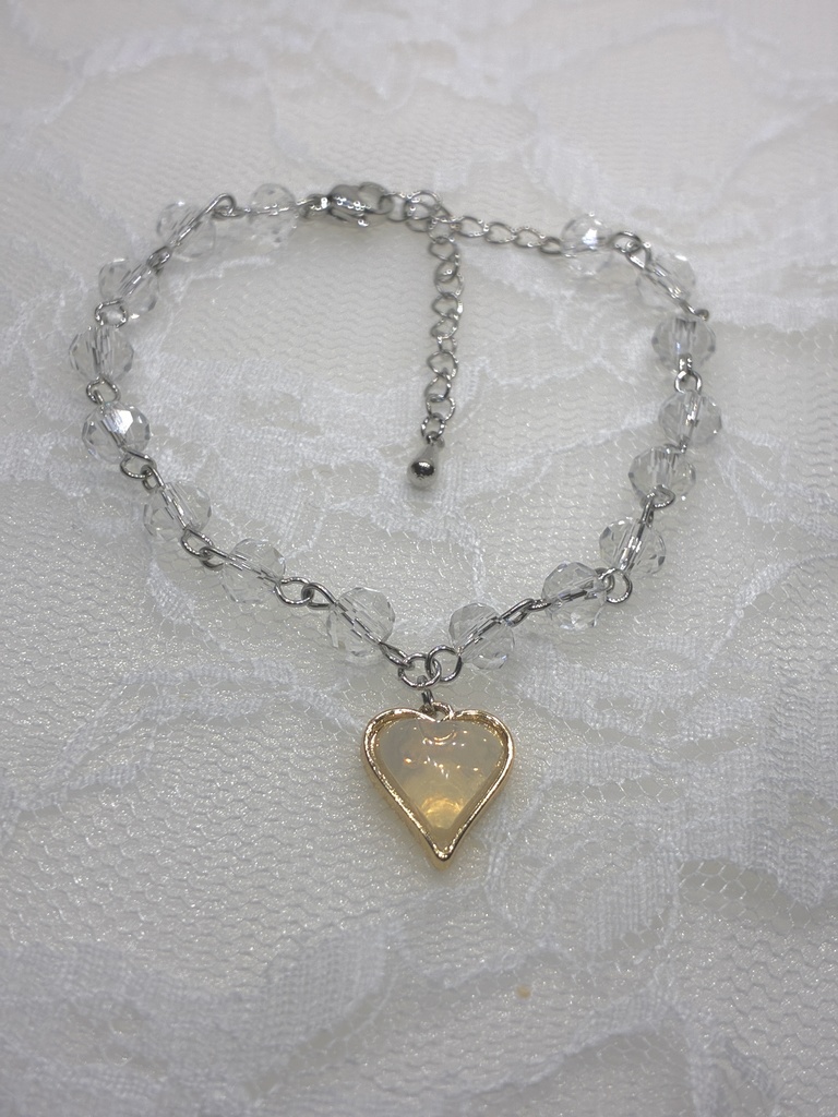 透明感あるハートとガラスビーズのブレスレット