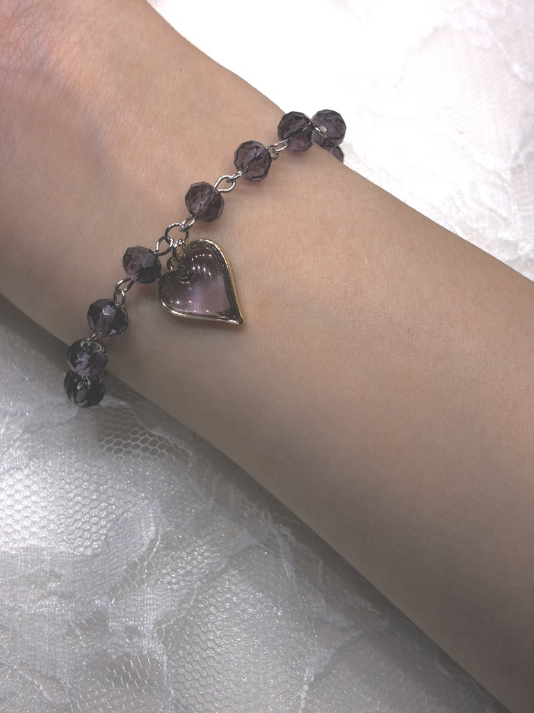 透明感あるハートとガラスビーズのブレスレット